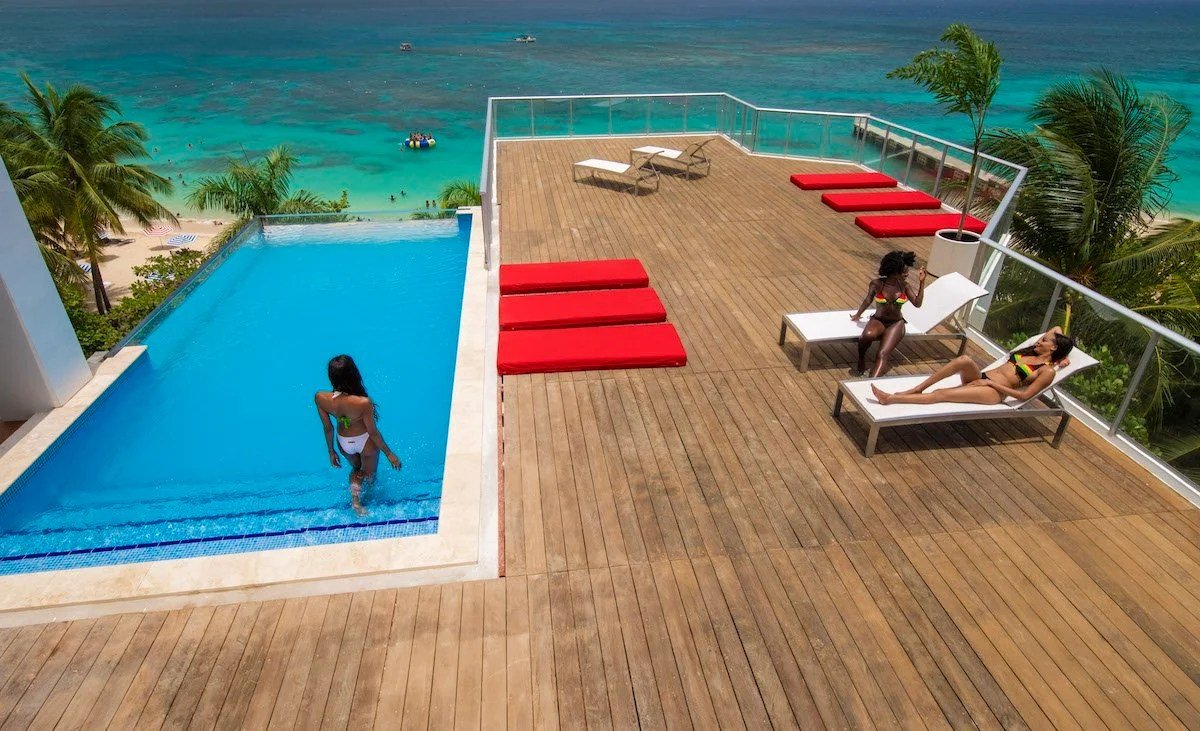 Private Airport Transfer: MBJ ↔ S Hotel Montego bay