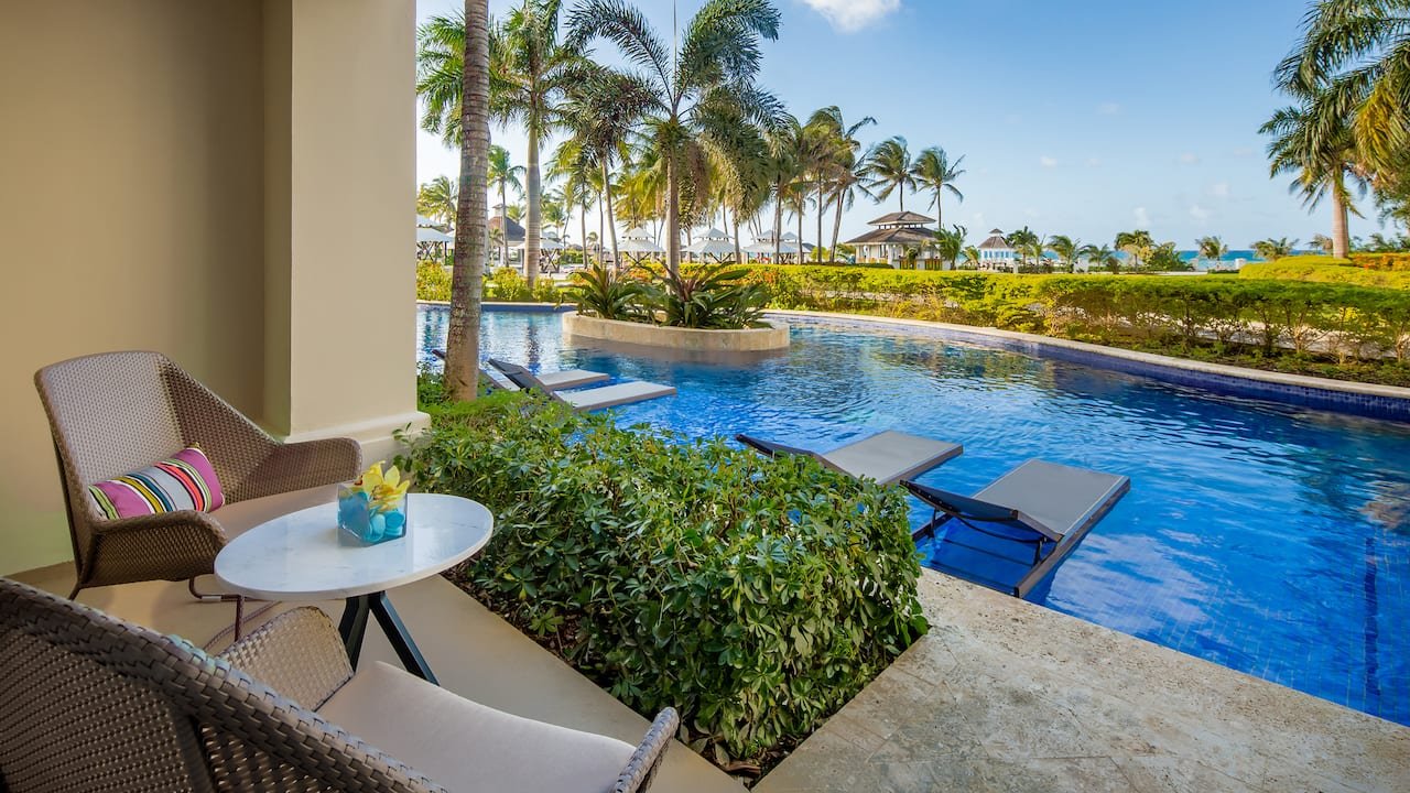 Private Airport Transfer: MBJ ↔ Hotels and Resorts in the Green Island Area