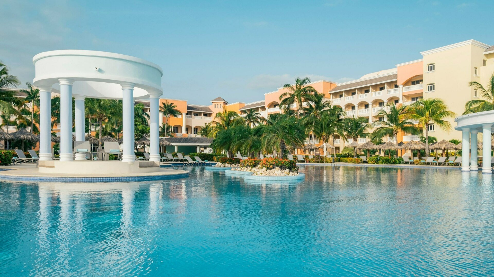 Private Airport Transfer: MBJ ↔ Iberostar Wave Rose Hall Beach - Image 6