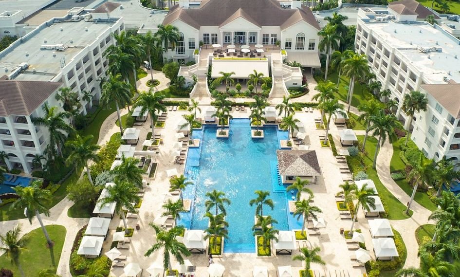 Private Airport Transfer: MBJ ↔ Hyatt Ziva Montego Bay - Image 4