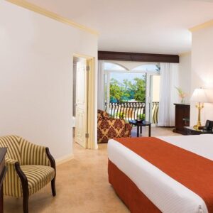 Private Airport Transfer: MBJ ↔ Jewel Paradise Cove Beach Resort & Spa